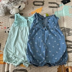Carters bodysuits (pack of 2) size 18M